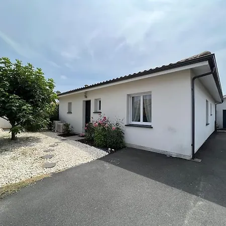 Holiday home Spa, Climatisation, Piscine Chauffee, Petanque Et Calme Au Bassin D'arcachon